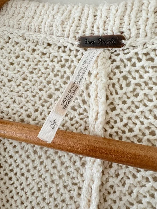 Free People Baja Circle Back Shark Hem Cardigan Cream Snap Front Size Large - Picture 4 of 12